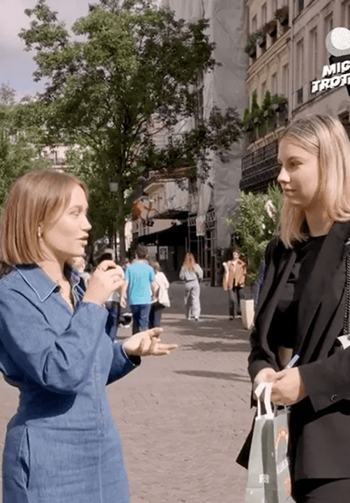 discussion entre deux personne à l'oca-