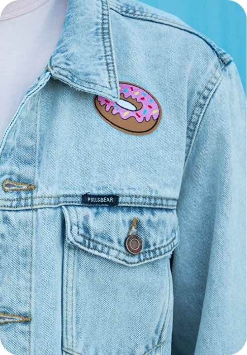patch collé sur une veste en jean